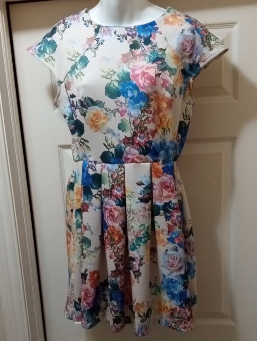 $7>Romeo & Juliet Couture Multicolor Floral Print Dress